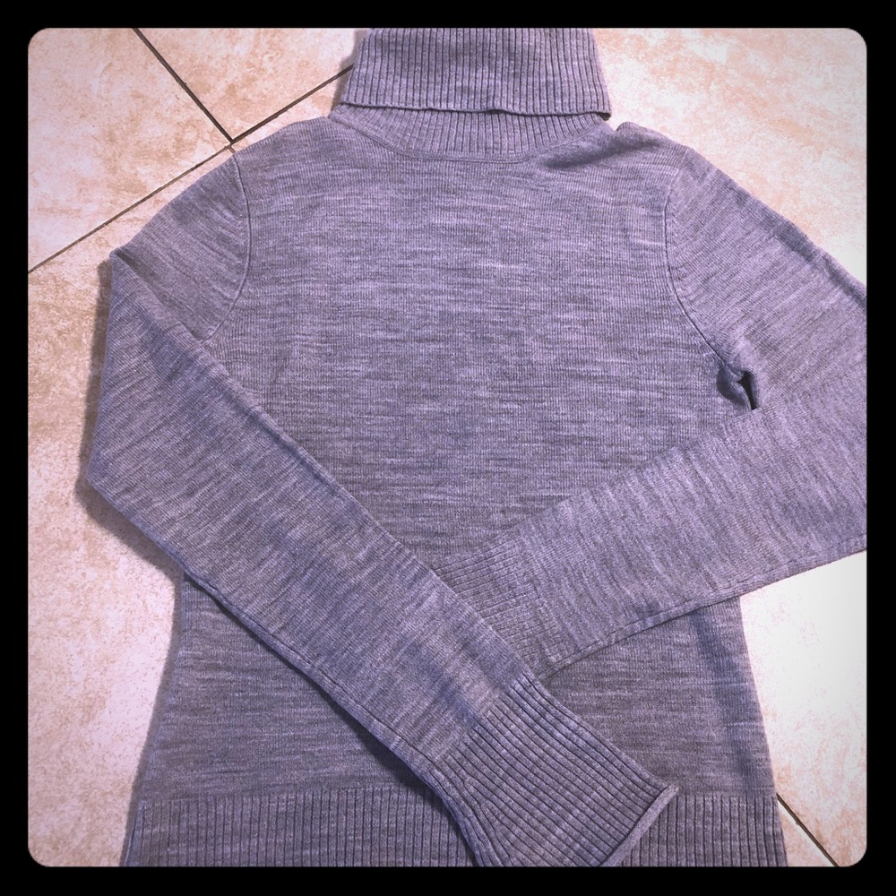 Sold**Grey turtleneck NWOT